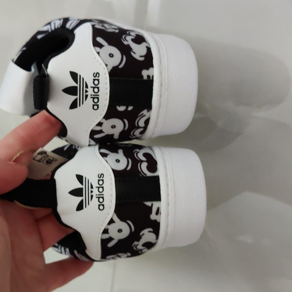 Adidas so cute Mickey mouse sneakers - Picture 3 of 6